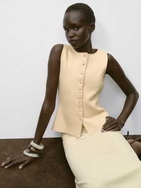 BUTTON KNIT VEST SIZE S